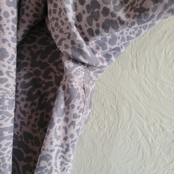 Beyond Yoga, High-Waisted Legging, Spacedye Leopard Print, Greyish Pink, Size XS - Picture 6 of 7